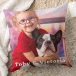 Almofada Foto de Crianças de Pet Personalizadas Modernas<br><div class="desc">Apresentando nosso travesseiro personalizado, a maneira perfeita de manter seus entes queridos próximos e confortáveis. Este travesseiro flexível e na moda apresenta um design moderno e minimalista, fazer-o como um excelente adicional a qualquer decoração doméstica. Você pode personalizá-lo com qualquer foto de sua escolha, seja uma foto estimada de sua...</div>