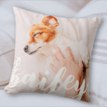 Almofada Foto de Pet Simples Elegante Reprodutiva Moderna<br><div class="desc">Este design simples e clássico é composto por tipografia serif e adiciona uma foto personalizada do seu animal de estimação.</div>