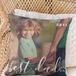 Almofada Foto de Script Simples e Reprodutivo do Melhor Pai<br><div class="desc">Design é composto por tipografia moderna e lúdica. Adicionar foto da família.</div>