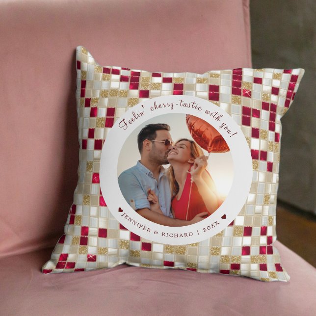 Almofada Foto personalizada do Dia de os namorados com códi (Cherry Coded Valentine's Day Custom Photo Throw Pillow)