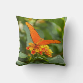 Almofada fotografia de uma borboleta sobre uma flor