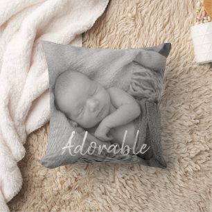 Almofada Fotos pretas e brancas de bebê precioso adorável