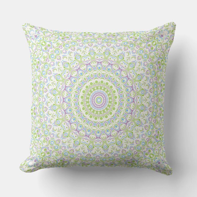 Almofada Fresh Spring Mandala in Green, Blue, and Lavender (Frente)
