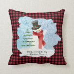 Almofada Frosty Snowman Winter Christmas Red Xadrez<br><div class="desc">"Congelou o Natal do Snowman Winter Farmhouse com a Xadrez Buffalo Check em Travesseiro decorativo de Férias Vermelho e Negro." Frosty, o boneco de neve pintado em estilo retrô clássico com uma árvore de Natal e seu elegante chapéu e cachecol de inverno de vermelho. Perfeito para uma decoração caseira da...</div>