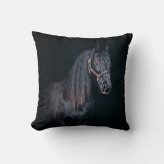 Almofada Fundo negro bonito de cavalo de galinha