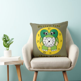 Almofada Funny "Better Late Than Never" Turtle Alarm Clock