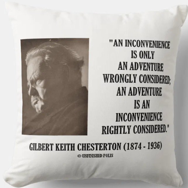 Almofada G.K. Chesterton Inconvenience Adventure Considerad (Throw pillow featuring G.K. Chesterton's  funny comparison of inconvenience and adventure)