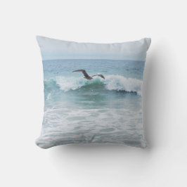 Almofada Gaivota na praia em Califórnia