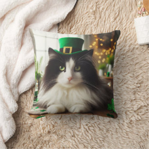 Almofada Gatinho preto e branco irlandês