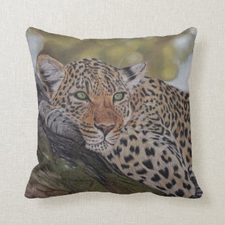 Almofada Gato de leopardo que encontra-se em um travesseiro