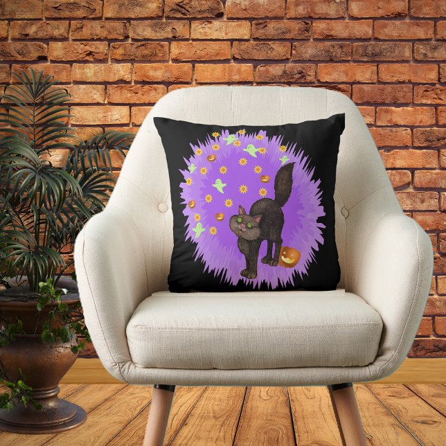 Almofada Gato Negro Bonito de Estrelas de Halloween Fantasm (Halloween black cat purple starburst ghosts, stars pumpkins on black decorative pillow.)
