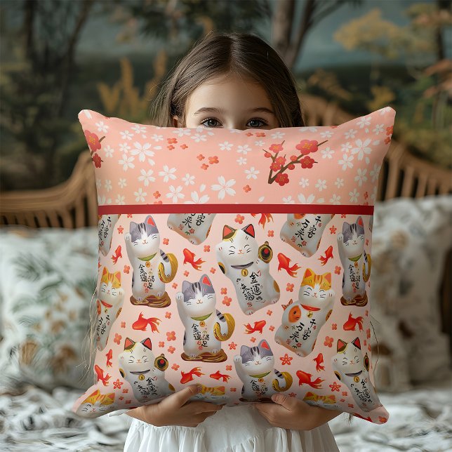 Almofada Gato Sortudo Maneki Neko Kawaii | Sakura Pêssego (Criador carregado)