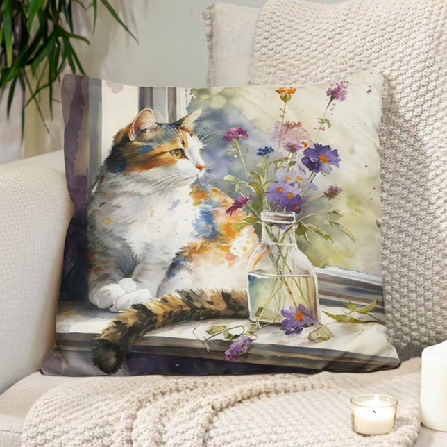 Almofada Gato Tricolor Flores Roxas Janela Luz Solar (Pillow with a watercolor painting of a cat sitting in a window.)