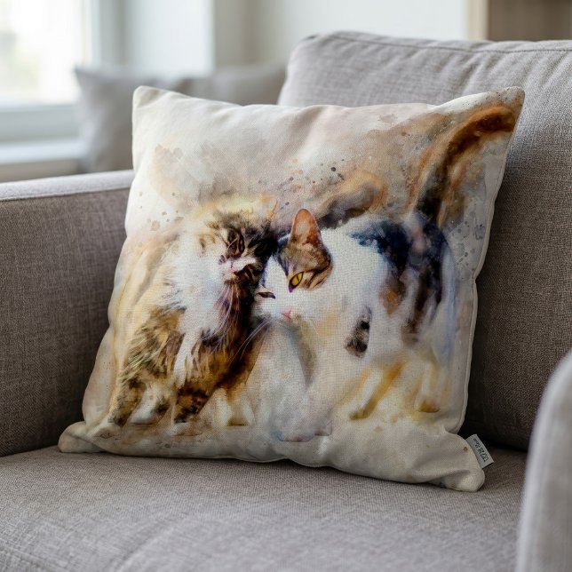 Almofada Gatos de Aquarela Se Aninhando em Arte Abstrata Su (Watercolor Cats Nuzzling in Soft Abstract Art. Throw Pillow)