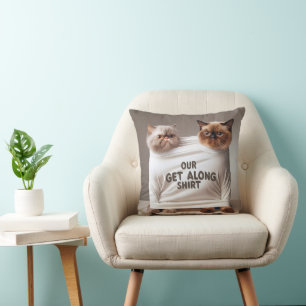 Almofada Gatos Irmão Vestindo Fica Ao Longo Da Camisa