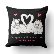 Gatos Persianos Brancos com Travesseiro decorativo