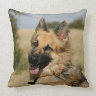 Almofada German shepherd que cola a língua para fora