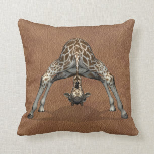 Almofada Girafa flexível se divertindo
