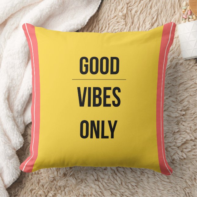 Almofada Good Vibes Only — 90s Maximalist Throw Pillow (Cobertor)
