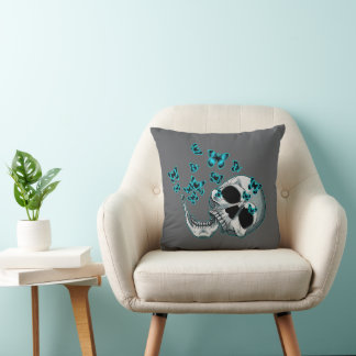 Almofada Gothic Skull and Blue Butterflies Throw Pillow