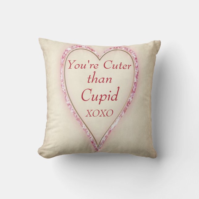 Almofada Grande Coração "MAIS CURTO QUE CUPIDO" (Frente)