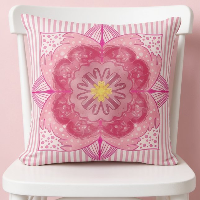Almofada Grande Flor Pintada Rosa Com Listras (Youthful, fun and unpolished. This bold flower and stripes bring a carefree style to your space.)