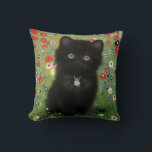 Almofada Gustav Klimt Kitten<br><div class="desc">Travesseiro com um gatinho Gustav Klimt! Este gatinho preto veste um colar prateado e se senta num campo de flores vermelhas,  azuis,  brancas e amarelas. Um presente maravilhoso para amantes de gatos e entusiastas de arte austríacos!</div>