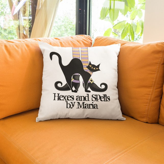 Almofada Halloween Simples Bruxas Brancas Calçados Negras (Witch black cat custom pillow.)