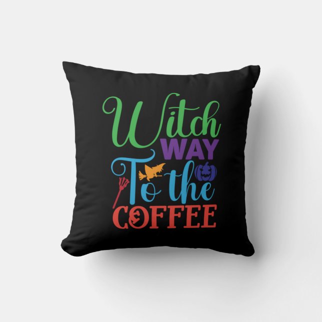 Almofada Halloween Witch Caminhando Para O Café (Frente)