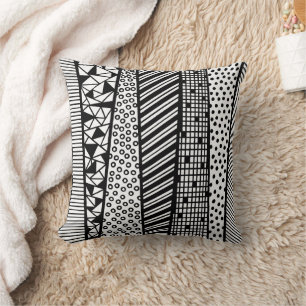 Almofada Handpainted black and design white