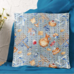 Almofada Hanukkah Chanukah Menorah Watercolor Padrão Azul<br><div class="desc">Este design foi criado através da arte digital. Pode ser personalizado clicando no botão personalizar e alterando a cor, adicionando um nome, iniciais ou as suas palavras favoritas. Entre em contato comigo em colorflowcreations@gmail.com se você quiser usar este design em outro produto. Compre minha pintura de acrílico abstrato original para...</div>