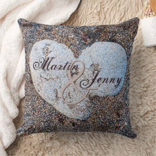 Almofada Heart Shaped Rock in Sand Personalize Data do Nome