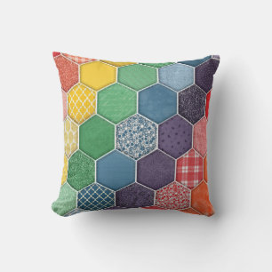 Almofada Hexágono Quilado Arco-Íris