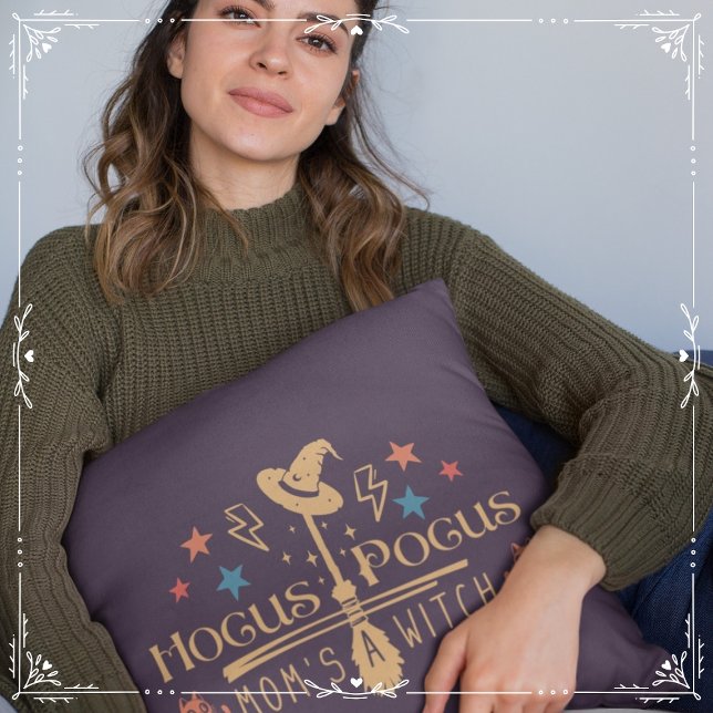 Almofada Hocus Pocus Mãe a Bruxa (Hocus Pocus, Mom's a Witch Cover from The Beekeeper Store)