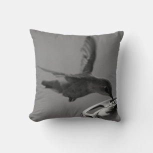 Almofada Hummingbird a preto no alimentador e branco 3 ou 3