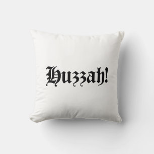 Almofada Huzzah! {Tipografia medieval}