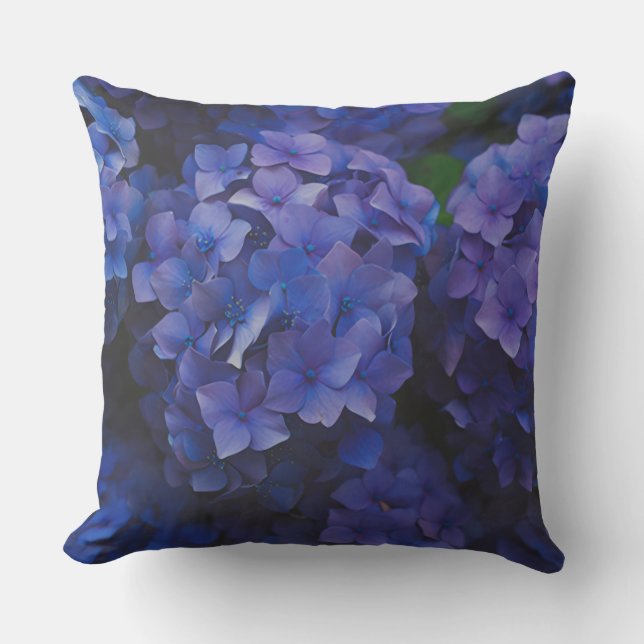 Almofada Indigo Hydrangea Dusk Throw Pillow (Frente)