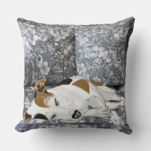 Almofada Jack Russell dormindo em um sofá azul