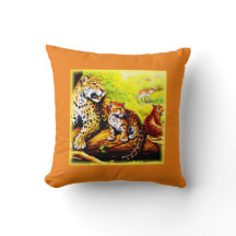 Jaguar Mãe e Cubs Relaxando na Selva. Comprar Agor