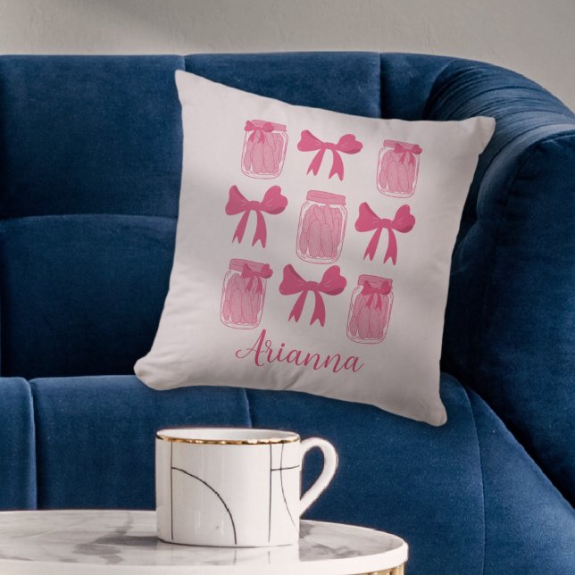 Almofada Jar de picles de coquete rosa-quente e Arco person (Hot Pink Coquette Pickle Jar and Bow Personalized Throw Pillow)