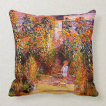 Almofada Jardim de Claude Monet-Monet em Vétheuil<br><div class="desc">O Jardim de Monet no Vétheuil é uma pintura atraente do gênero Impressionismo feita pelo pintor impressionista francês Claude Monet,  feita em 1881.Suas intensidades de azul,  verde e laranja o tornarão um travesseiro atraente graciosamente.</div>