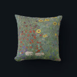 Almofada Jardim de fazenda com girassóis por Gustav Klimt<br><div class="desc">Traga a beleza da famosa pintura de Gustav Klimt para dentro de sua casa com nosso Jardim Fazenda com travesseiro de Girassóis. Com detalhes incrivelmente complexos e cores vibrantes, este travesseiro é a adição perfeita a qualquer espaço vivo. O impressão de alta qualidade captura a essência do trabalho de arte,...</div>