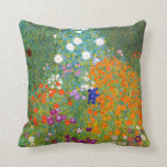 Almofada Jardim pelo vintage de Gustavo Klimt floral<br><div class="desc">Arte do vintage de Bauerngarten/jardim/jardim da casa de campo pintada em 1905 pelo Symbolist & pelo artista austríacos Gustavo Klimt de Nouveau da arte (1862-1918)</div>