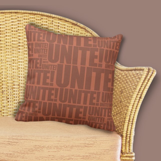 Almofada Jovem Burnt-Orange UNITE! Padrão de Tipografia (Young Burnt-Orange UNITE! Typography Pattern Throw Pillow, Living & Home)