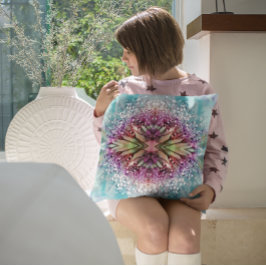 Almofada Kaleidoscope Dewdroits: Arte Floral Abstrato