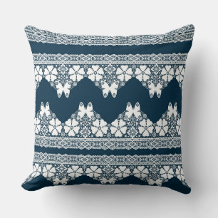 Almofada Lace branco retrô com borboletas em azul escuro b