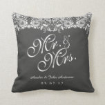 Almofada Lace Chalkboard Sr. e Sra. Wedding Travesseiro<br><div class="desc">Travesseiros de casamento mais bonito na Loja Little Bayleigh!</div>