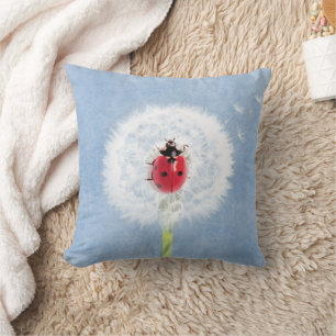 Almofada Ladybug bonito na natureza Dandelion