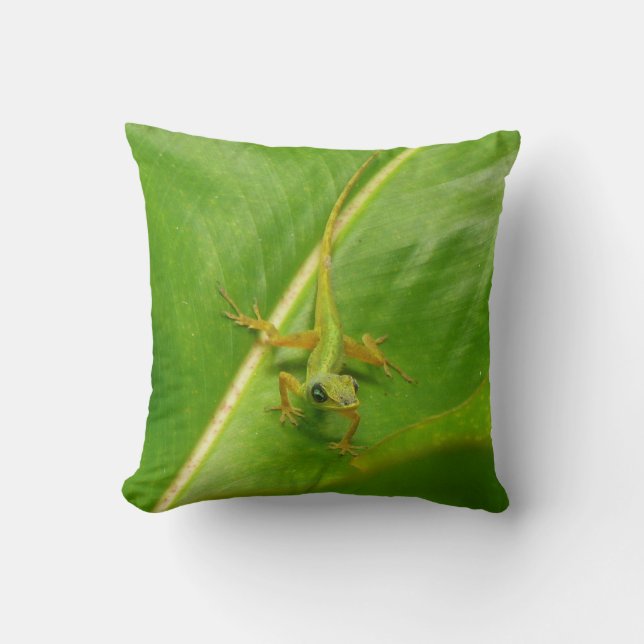 Almofada Lagarto Verde sobre Folha Verde (Frente)