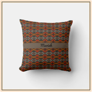 Almofada Laranja Tribal e Padrão Dourado